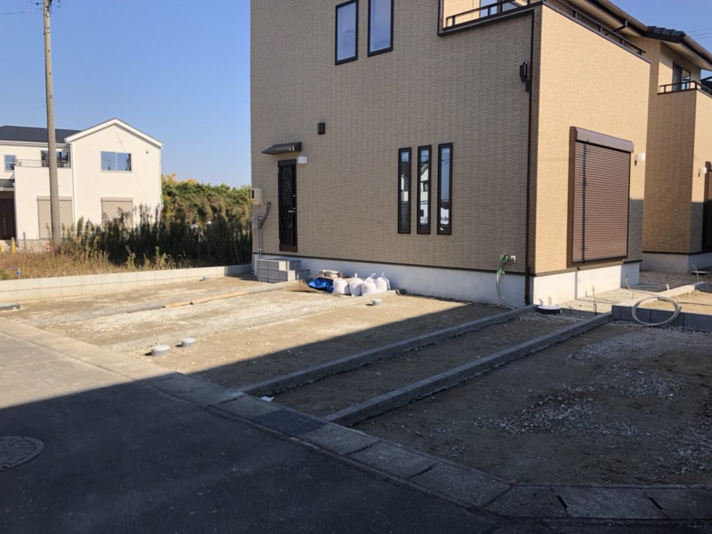愛知県稲沢市Ｎ様邸の新築外構・エクステリア工事着工致しました。玄関アプローチ・カーポート・お庭（ガーデニングスペース）などを ＣＢ（ブロック・ブロック塀）やレンガで区分することで よりデザイン性とお洒落さが際立ちます。|パートナーホーム