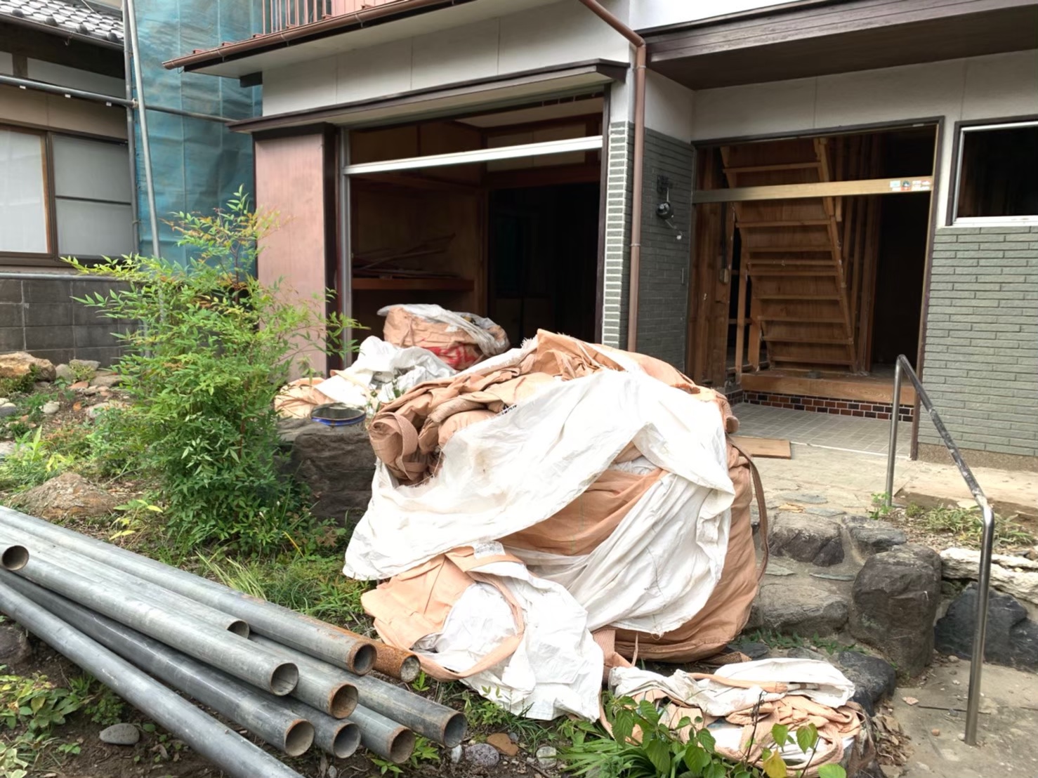 愛知県大府市の戸建て住宅解体工事の施工実績 住んでいない家の解体・撤去作業を行いました。最後に整地作業してお引渡しとなります。 パートナーホーム株式会社|パートナーホーム