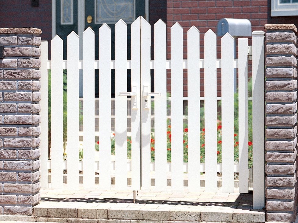 LIXIL　アメリカン1型【外構エクステリア商品】LIXIL　外構　門扉　アルミ形材　モダン　シンプル　 おしゃれ　エクステリア　愛知・名古屋の外構専門店パートナーホームのエクステリア製品一覧 アメリカン1型　07-12 両開き 柱使用 シリンダーA錠 ホワイト|パートナーホーム