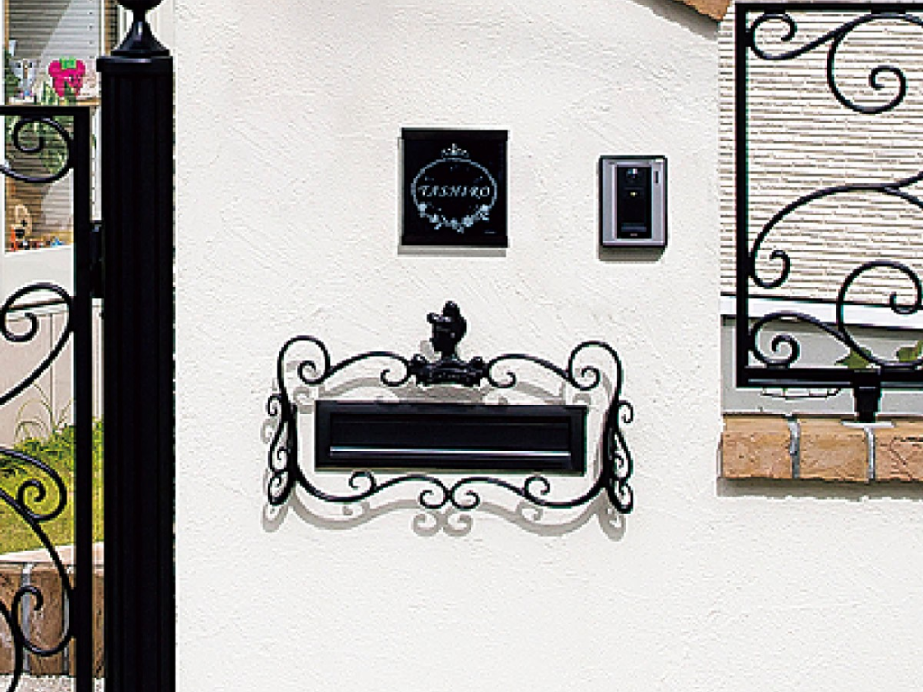 LIXIL　ディズニーポスト口金飾り・P-1型/アクシィ縦型ポスト【外構エクステリア商品】LIXIL　外構　宅配ボックス　ポスト　モダン　 おしゃれ　エクステリア　愛知・名古屋の外構専門店パートナーホームのエクステリア製品一覧　ディズニーポスト口金飾り　サムネイル|パートナーホーム