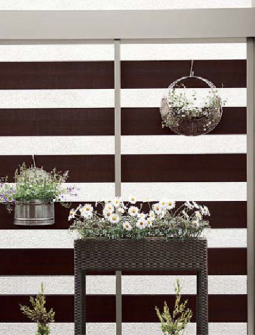 LIXIL　敷地を間取る　外構　モダン　 おしゃれ　エクステリア　愛知・名古屋の外構専門店パートナーホームのエクステリア製品一覧　プラスG　Gスクリーン　デザイナーズパーツで自由度の高いデザインをつくる「フリースクリーン枠」|パートナーホーム