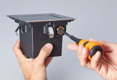 LIXIL　照明　外構　モダン　 おしゃれ　エクステリア　愛知・名古屋の外構専門店パートナーホームのエクステリア　製品一覧　美彩　Universal Ground Light　ユニバーサルグランドライト　マイナスドライバー1本で簡単に角度調整。 角度は片側方向へ0～40°の間で任意の位置に合せられます。|パートナーホーム