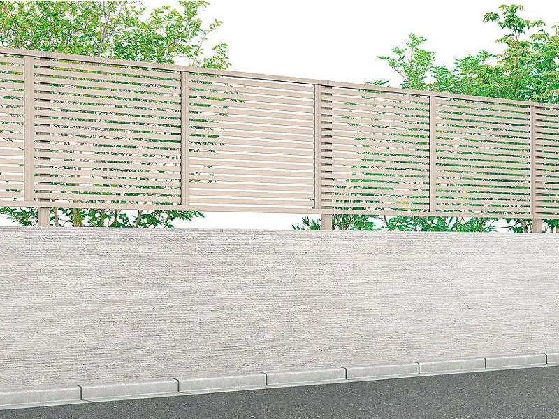 LIXIL　フェンス　外構　モダン　 おしゃれ　エクステリア　愛知・名古屋の外構専門店パートナーホームのエクステリア　製品一覧　フェンスAB　多段柱（2・3段柱）既設の壁と組み合わせ気になる上からの視線をカット　外観|パートナーホーム