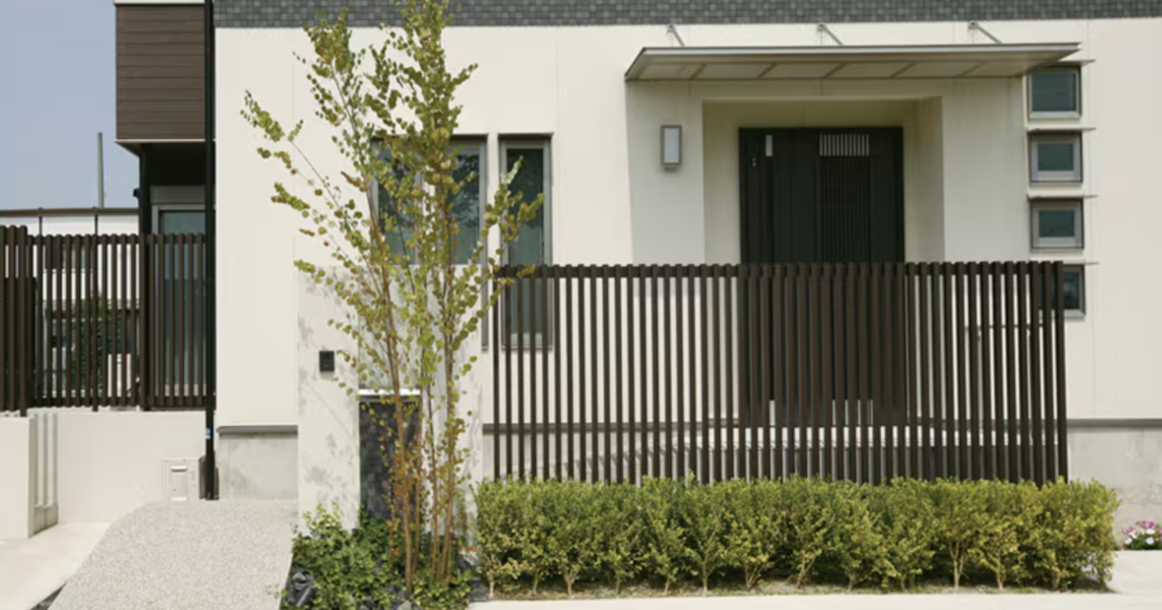 LIXIL　フェンス　外構　モダン　 おしゃれ　エクステリア　愛知・名古屋の外構専門店パートナーホームのエクステリア　製品一覧　空間創造スクリーン スリットライン|パートナーホーム