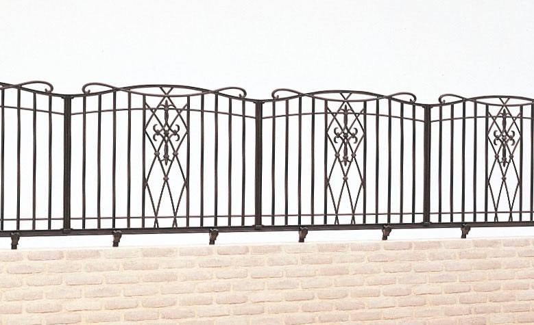 フェンス　外構　モダン　 おしゃれ　エクステリア　愛知・名古屋の外構専門店パートナーホームのエクステリア　製品一覧　キャスティナA型　マイルドブラック|パートナーホーム