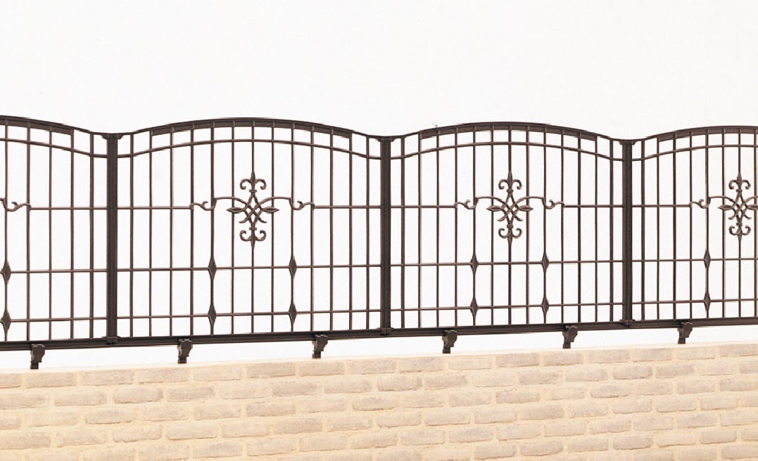 フェンス　外構　モダン　 おしゃれ　エクステリア　愛知・名古屋の外構専門店パートナーホームのエクステリア　製品一覧　キャスティナ　F型　マイルドブラック|パートナーホーム