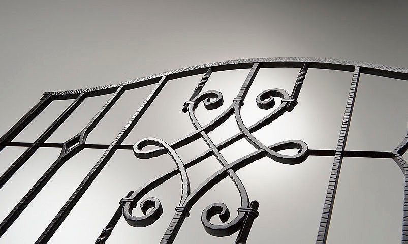 フェンス　外構　モダン　 おしゃれ　エクステリア　愛知・名古屋の外構専門店パートナーホームのエクステリア　製品一覧　アプローチルナ フェンス　EL型 ゆるやかな曲線が描くエレガントなたたずまい|パートナーホーム