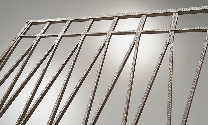 ジグザグにラインを配したリズミカルなデザイン　フェンス　外構　モダン　 おしゃれ　エクステリア　愛知・名古屋の外構専門店パートナーホームのエクステリア　製品一覧　アプローチルナAN型|パートナーホーム