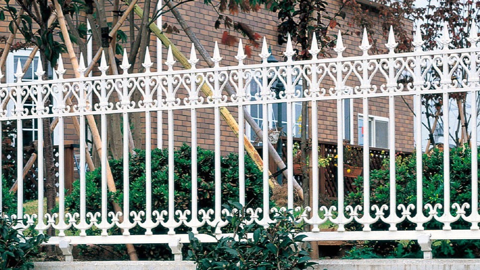 フェンス　外構　モダン　　おしゃれ　エクステリア　愛知・名古屋の外交専門店パートナーホームのエクステ　外構　モダン　　おしゃれ　エクステリア　愛知・名古屋の外交専門店パートナーホームのエクステエレナフェンス　ホワイト　T-8|パートナーホーム