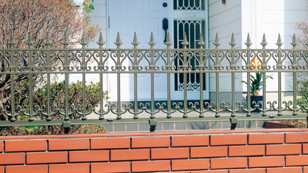 フェンス　外構　モダン　 おしゃれ　エクステリア　愛知・名古屋の外構専門店パートナーホームのエクステリア　製品一覧　エレナフェンス　シルバーグリーン|パートナーホーム