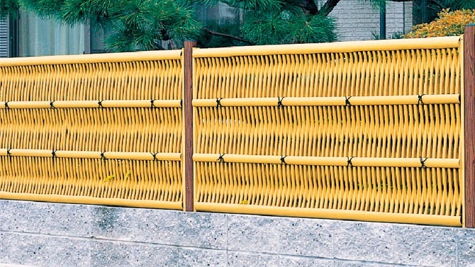 フェンス　和風竹垣フェンス＜京香（きょうか）＞　外構　和風　モダン　 おしゃれ　エクステリア　愛知・名古屋の外構専門店パートナーホームのエクステリア　製品一覧　和風竹垣フェンス＜京香＞　間仕切りタイプ パネルとパネルの間に柱を立てるタイプで、両面仕様のパネルを取り付ければ内側と外側が同じ表情になり、高級感を醸し出します。|パートナーホーム