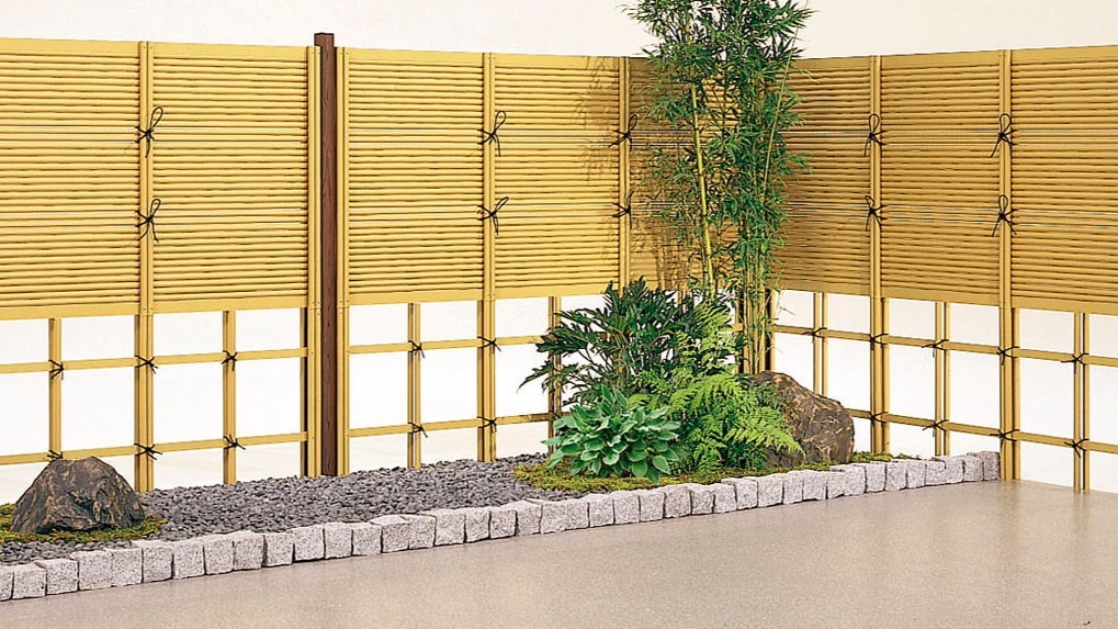 フェンス　和風竹垣フェンス＜京香（きょうか）＞　外構　和風　モダン　 おしゃれ　エクステリア　愛知・名古屋の外構専門店パートナーホームのエクステリア　製品一覧　京香　四つ目垣　真竹 T-15 御簾垣T-9（上）＋四つ目垣T-6（下） 丸柱：木目|パートナーホーム