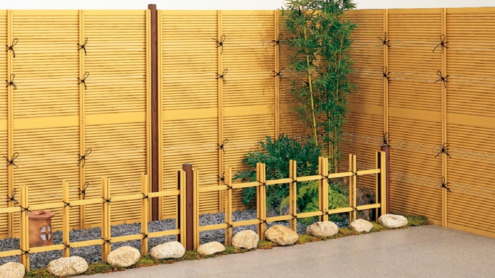 フェンス　和風竹垣フェンス＜京香（きょうか）＞　外構　和風　モダン　 おしゃれ　エクステリア　愛知・名古屋の外構専門店パートナーホームのエクステリア　製品一覧　京香　四つ目垣　真竹 御簾垣T-18（後）＋四つ目垣T-6（前） 丸柱：木目|パートナーホーム