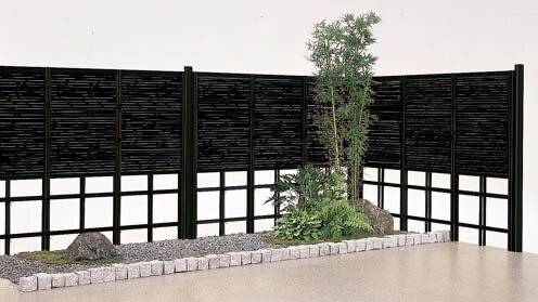 フェンス　和風竹垣フェンス＜京香（きょうか）＞　外構　和風　モダン　 おしゃれ　エクステリア　愛知・名古屋の外構専門店パートナーホームのエクステリア　製品一覧　京香　四つ目垣　黒竹 T-15 御簾垣T-9（上）＋四つ目垣T-6（下） 丸柱：マイルドブラック|パートナーホーム