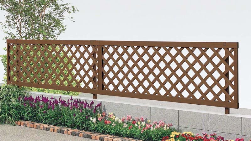 LIXIL　木樹脂フェンスJシリーズ（自在柱式）【外構エクステリア商品】|サムネイル　フェンス　外構　モダン　 おしゃれ　エクステリア　愛知・名古屋の外構専門店パートナーホームのエクステリア　製品一覧　J1型（ラチス）|パートナーホーム