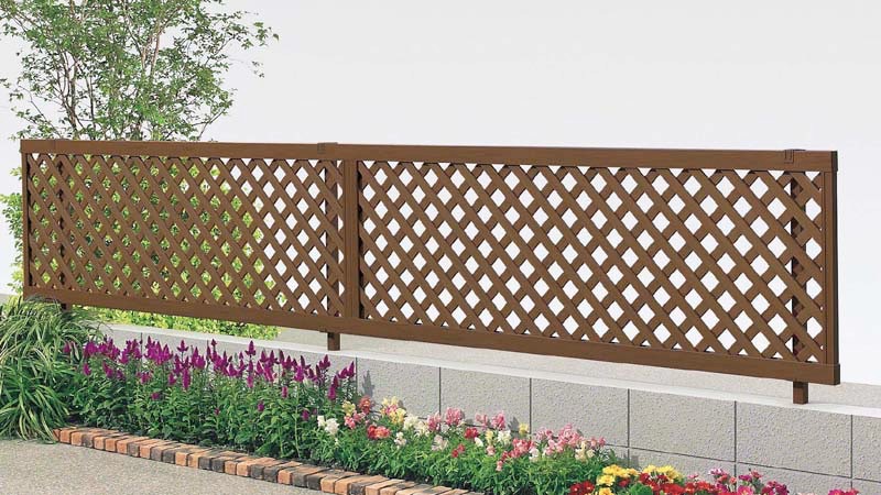 フェンス　外構　モダン　 おしゃれ　エクステリア　愛知・名古屋の外構専門店パートナーホームのエクステリア　製品一覧　J5型（密ラチス）ミディアムブラウンP|パートナーホーム