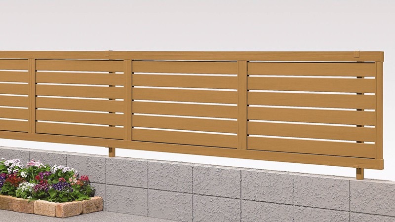 フェンス　外構　モダン　 おしゃれ　エクステリア　愛知・名古屋の外構専門店パートナーホームのエクステリア　製品一覧　J8型（横スリット）ライトブラウンP|パートナーホーム