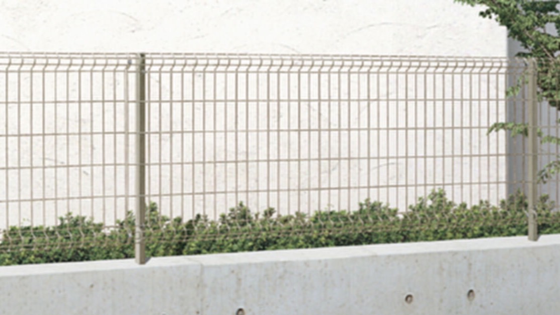 フェンス　スチール　ステンレス　外構　モダン　 おしゃれ　エクステリア　愛知・名古屋の外構専門店パートナーホームのエクステリア　製品一覧　ハイグリッドフェンスN8型　シャイングレー|パートナーホーム