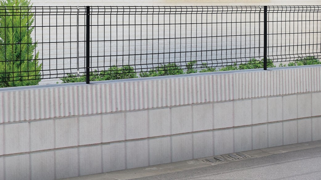 フェンス　スチール　ステンレス　外構　モダン　 おしゃれ　エクステリア　愛知・名古屋の外構専門店パートナーホームのエクステリア　製品一覧　ハイグリッドフェンスUF8型　ブラック|パートナーホーム