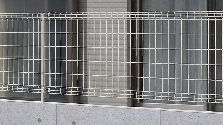 フェンス　スチール　ステンレス　外構　モダン　 おしゃれ　エクステリア　愛知・名古屋の外構専門店パートナーホームのエクステリア　製品一覧　ハイグリッドフェンスUF8型　ホワイト|パートナーホーム