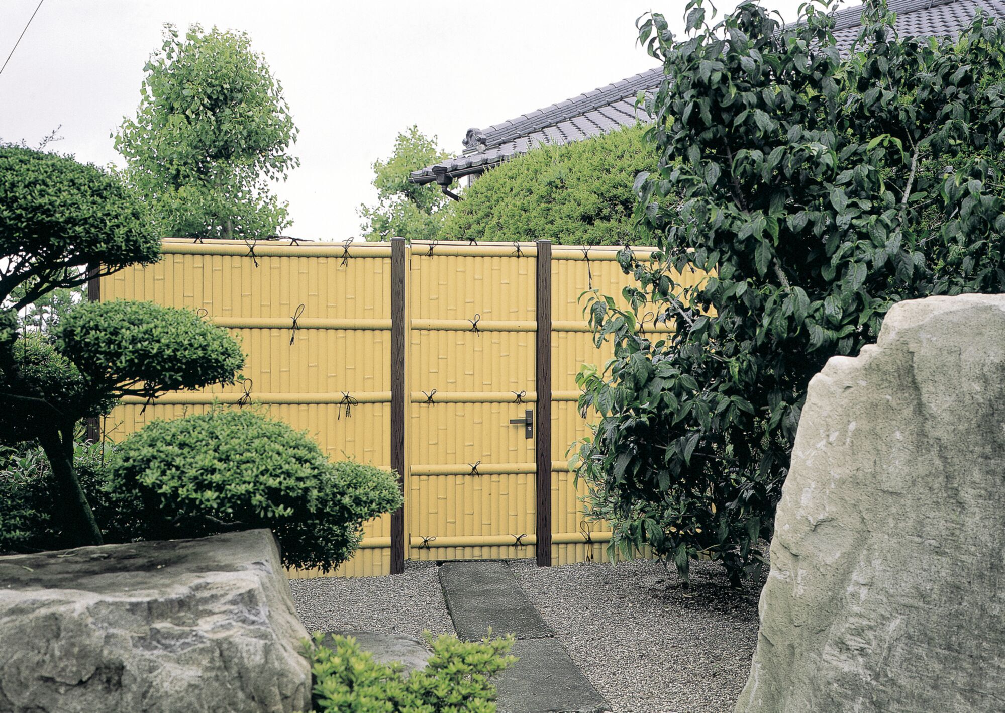 フェンス　和風竹垣フェンス＜京香（きょうか）＞　外構　和風　モダン　 おしゃれ　エクステリア　愛知・名古屋の外構専門店パートナーホームのエクステリア　製品一覧　京香　建仁寺垣扉　|パートナーホーム