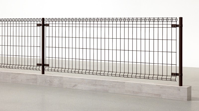 フェンス　スチール　ステンレス　外構　モダン　 おしゃれ　エクステリア　愛知・名古屋の外構専門店パートナーホームのエクステリア　製品一覧　メッシュフェンスAM型　ブラウン|パートナーホーム