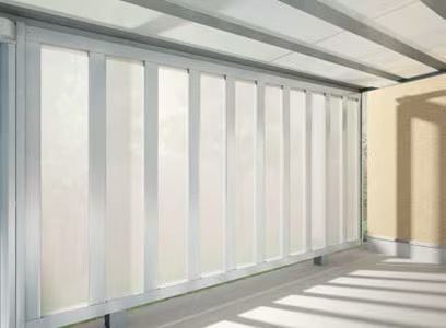 LIXIL　カーポート　外構　モダン　 おしゃれ　エクステリア　愛知・名古屋の外構専門店パートナーホームのエクステリア　製品一覧　アーキフィールド　サイドパネルを単なる機能商品ではなく、ひとつの空間を構成するための大切な壁と考えたら、自然と、ルーフ部分と調和する美しいデザインになりました。 さらに、柱の内側に取り付ける設計が空間としての一体感を生み出します。|パートナーホーム