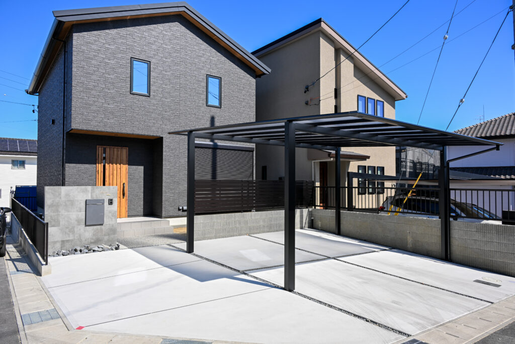 愛知県日進市にて新築工事が完了しました！ ⸒⸒337【愛知・名古屋の外構工事専門店ブログ】愛知県日進市　新築外構工事　エクステリア　アイ工務店　戸建て　施工事例　モダン　モダンスタイル　シンプル　オープン外構　スカイリード　タイル門塀　門柱　おしゃれ　パートナーホーム　目隠しフェンス　|パートナーホーム