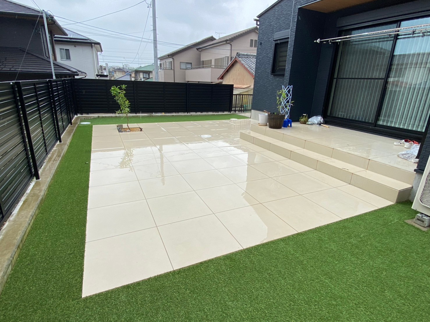 White Colorのタイル施工|庭　外構　エクステリア　人工芝　タイル　施工　パートナーホーム　スタッフブログ　名古屋の外構専門店|パートナーホーム