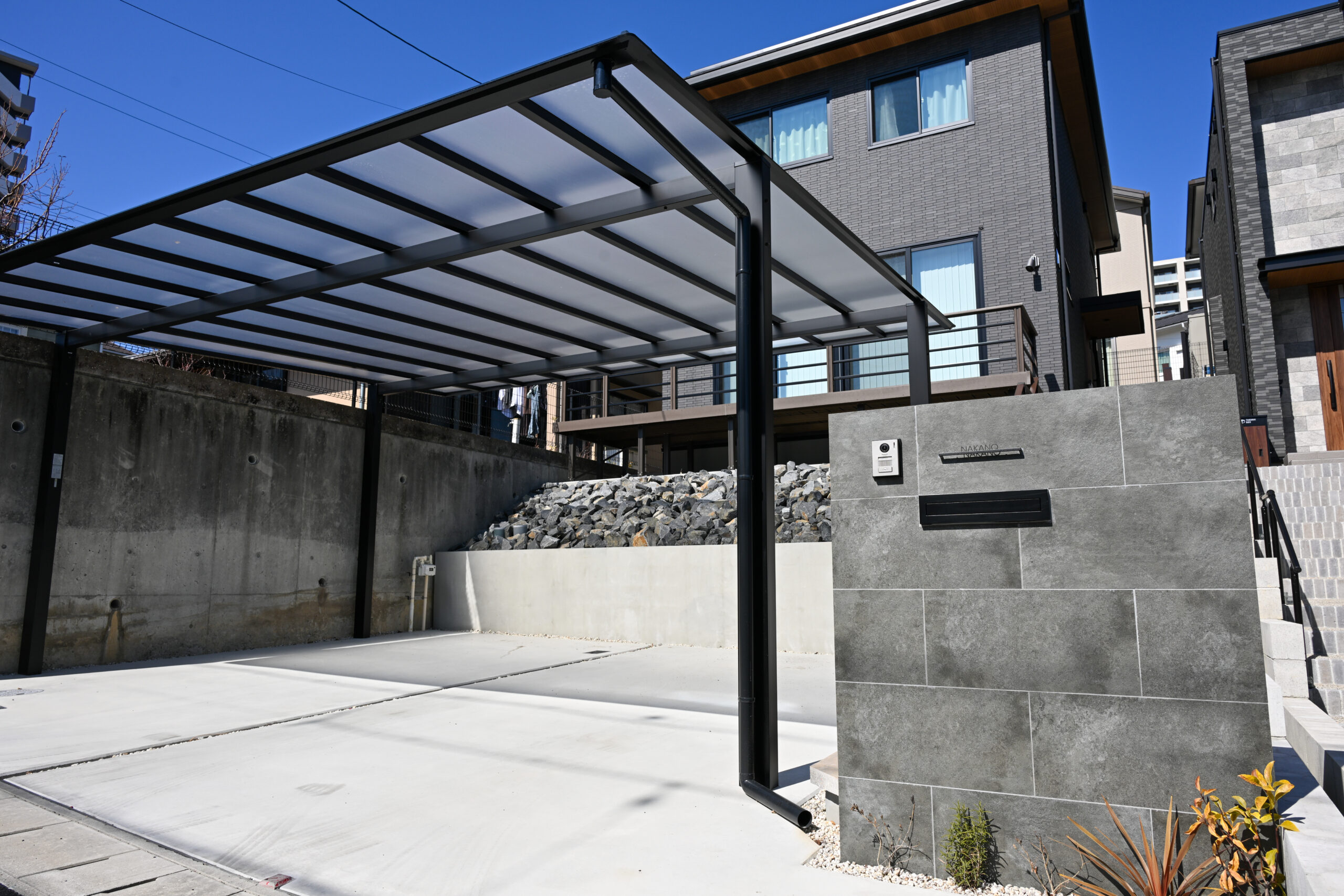 日進市にて新築の外構工事が完了しました！… ⸒⸒350【愛知・名古屋の外構工事専門店ブログ】|愛知県日進市　新築の外構工事　モダン　門塀　カーポート　|パートナーホーム