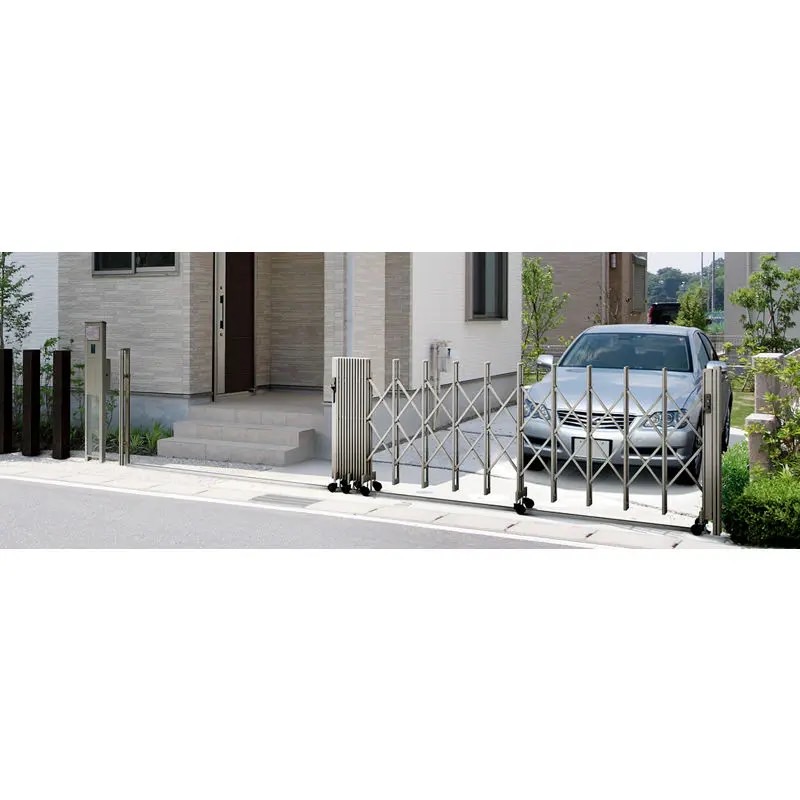 LIXIL　伸縮門扉　伸縮ゲート　外構　モダン　 おしゃれ　エクステリア　愛知・名古屋の外構専門店パートナーホームのエクステリア　製品一覧　カーゲート セレビューFシリーズ　FB型　アプローチ部分のみ開閉状態|パートナーホーム