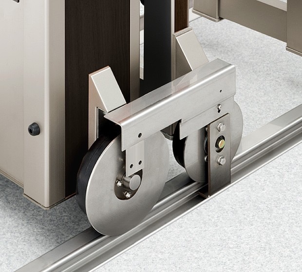 LIXIL　伸縮門扉　伸縮ゲート　外構　モダン　 おしゃれ　エクステリア　愛知・名古屋の外構専門店パートナーホームのエクステリア　製品一覧　グランシャイン　Cタイプ 　電動タイプ　4輪で安定走行|パートナーホーム