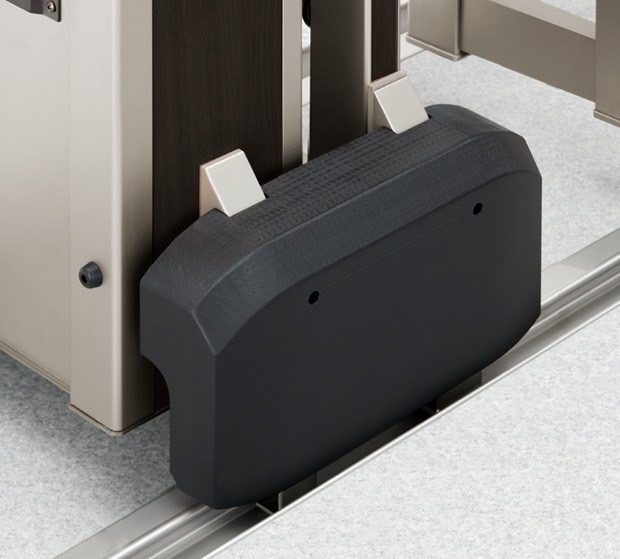 LIXIL　伸縮門扉　伸縮ゲート　外構　モダン　 おしゃれ　エクステリア　愛知・名古屋の外構専門店パートナーホームのエクステリア　製品一覧　グランシャイン　Cタイプ 　電動タイプ　前後方向の倒れを防止し電動装置の安定した走行を実現します。|パートナーホーム