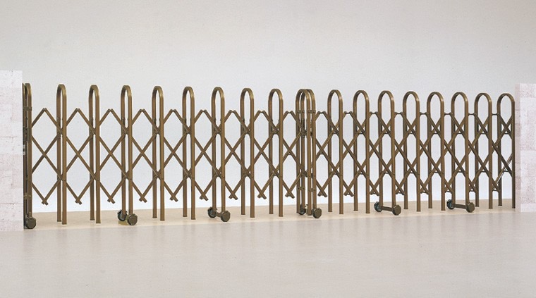 LIXIL　伸縮門扉　伸縮ゲート　外構　モダン　 おしゃれ　エクステリア　愛知・名古屋の外構専門店パートナーホームのエクステリア　製品一覧　POLYジャンボ　D1型　アルミ　ブロンズ|パートナーホーム