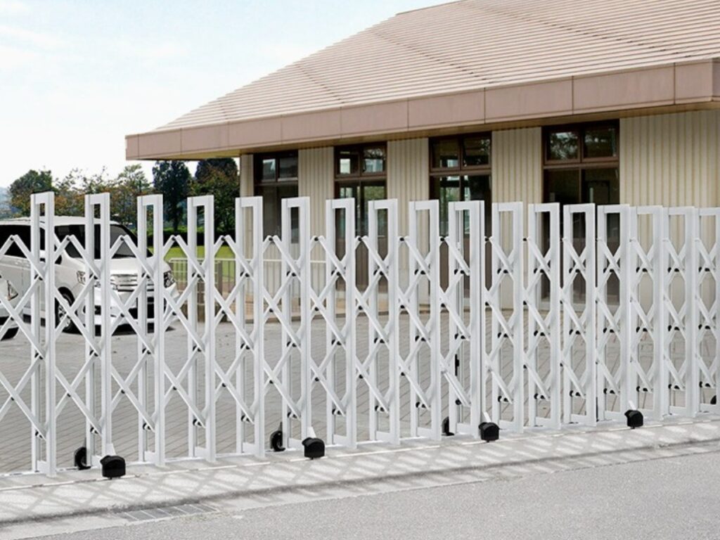 LIXIL　グランシャイン　バリエーション【外構エクステリア商品】LIXIL　伸縮門扉　伸縮ゲート　外構　モダン　 おしゃれ　エクステリア　愛知・名古屋の外構専門店パートナーホームのエクステリア　製品一覧　グランシャイン　Bタイプ　サムネイル|パートナーホーム