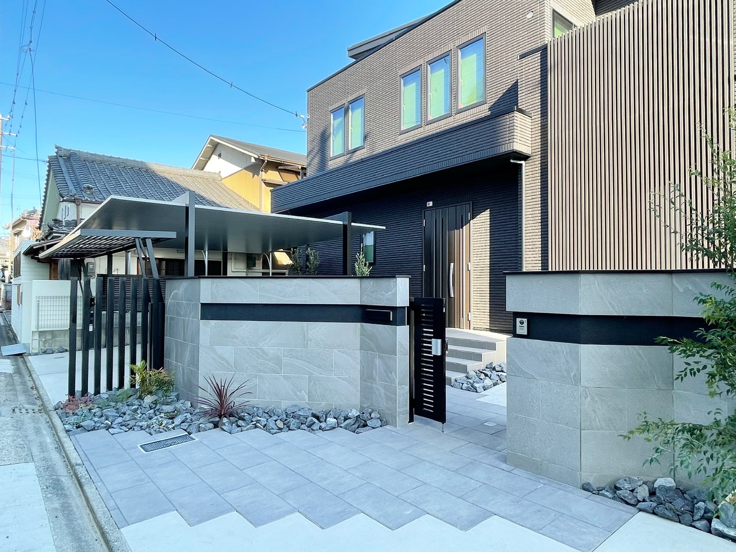 外構は色で変わる！カラー別に見るデザインアイデア集　グレー・チャコール　エクステリア　おしゃれ　|パートナーホーム