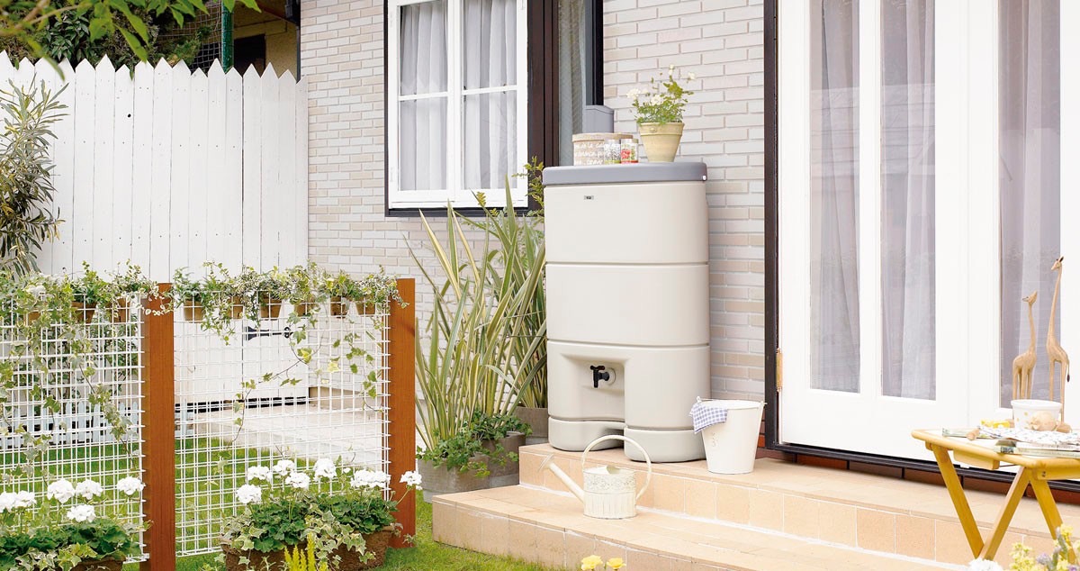 LIXIL　雨水　タンク　うち水　水やり　エコ　モダン　 おしゃれ　エクステリア　愛知・名古屋の外構専門店パートナーホームのエクステリア　製品一覧　エコリス 雨水タンク　LIXILのカーポートやテラス、プラスGにも取付可能。|パートナーホーム