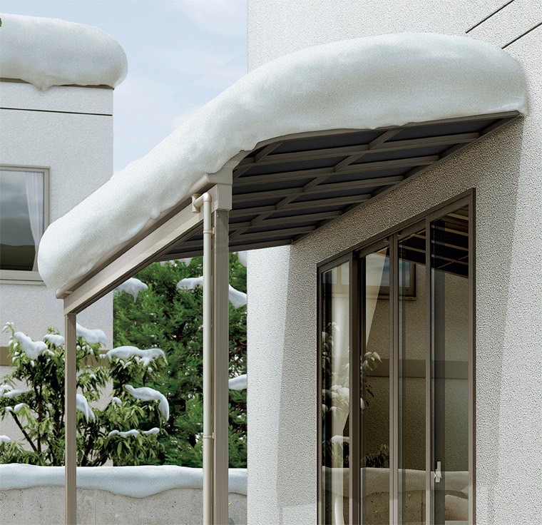 LIXIL　ガーデンスペース　サンルーム　軒下　縁側　　洗濯物　モダン　 おしゃれ　エクステリア　愛知・名古屋の外構専門店パートナーホームのエクステリア　製品一覧　テラスVS　一般地域用は1.5倍の耐積雪強度 テラスVSの耐積雪強度は一般地域用でも30cm。 一般テラス※の1.5倍で余裕の実力です。さらに耐積雪強度は100cmまでラインアップ。どれを選んでも基準風速V0=46m/s 地域に対応していますので、お住まいの地域に合わせてお選びいただけます。 ※自社一般品を示します。|パートナーホーム