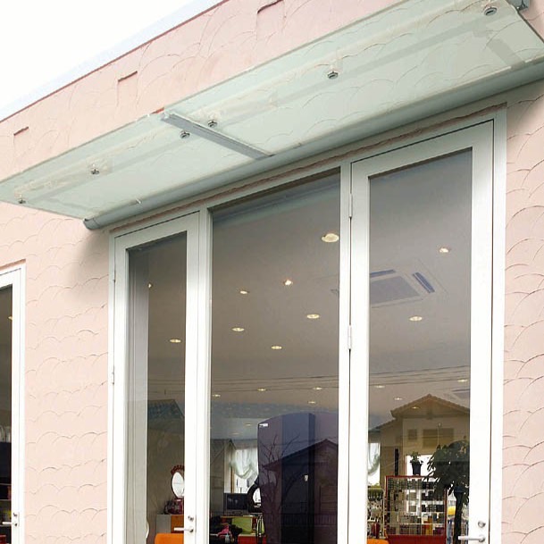 LIXIL　ひさし　軒下　縁側　モダン　 おしゃれ　エクステリア　愛知・名古屋の外構専門店パートナーホームのエクステリア　製品一覧　クリアルーフ　オシャレな店舗のルーフとして|パートナーホーム