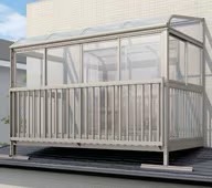 LIXIL　ひさし　軒下　縁側　モダン　 おしゃれ　エクステリア　愛知・名古屋の外構専門店パートナーホームのエクステリア　製品一覧　サニージュ　アルミバルコニー納まり アルミバルコニーに囲いをプラス。 一般地域用 600タイプ 積雪地域用 1500タイプ 多積雪地域用 3000タイプ|パートナーホーム