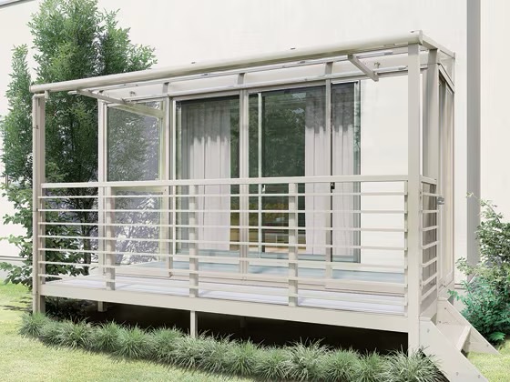 LIXIL　ひさし　軒下　縁側　モダン　 おしゃれ　エクステリア　愛知・名古屋の外構専門店パートナーホームのエクステリア　製品一覧　サニージュ　ハーフ囲い納まり 晴れの日も、雨の日でも。中にも外にもしっかり干せます。 屋根形状：F型 サイズ：2.0間×7尺|パートナーホーム