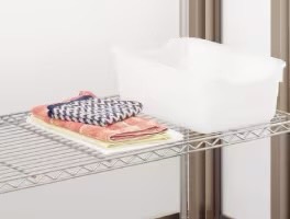 LIXIL　ひさし　軒下　縁側　ガーデンスペース　物置　洗濯　モダン　 おしゃれ　エクステリア　愛知・名古屋の外構専門店パートナーホームのエクステリア　製品一覧　スピーネストックヤード　ペット用のグルーミング用品を一緒に置いておけば、ペットを洗う際に必要なものがすぐに手が届くところにあるので便利です。 ※棚は市販品をお求めください。|パートナーホーム