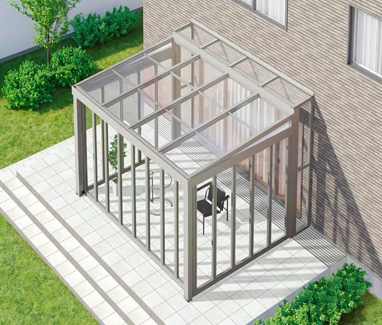 LIXIL　ひさし　軒下　縁側　ガーデンスペース　ガーデンルーム　ワンランク上　モダン　 おしゃれ　エクステリア　愛知・名古屋の外構専門店パートナーホームのエクステリア　製品一覧　ジーマ　サポートフレームは住宅の躯体に直接固定しないため、躯体に荷重をかけずに設置が可能です。また、住宅の換気口をふさがないための床部グレーチング材を設定しています。サイズは、近接設置の0／100タイプと400mm離す400タイプの2種類をご用意しています。|パートナーホーム