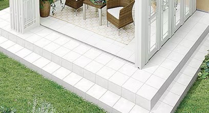 LIXIL　ひさし　軒下　縁側　ガーデンスペース　ガーデンルーム　ワンランク上　モダン　 おしゃれ　エクステリア　愛知・名古屋の外構専門店パートナーホームのエクステリア　製品一覧　暖蘭物語　土間（テラス）仕様 基本タイプ　市販のタイルよりお選びください。 ※腰壁タイプは土間（テラス）仕様になります。|パートナーホーム