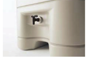 LIXIL　雨水　タンク　うち水　水やり　エコ　モダン　 おしゃれ　エクステリア　愛知・名古屋の外構専門店パートナーホームのエクステリア　製品一覧　エコリス 雨水タンク　蛇口がコンパクトなので、くぼみ部分にジョウ口を置いても邪魔になりません。|パートナーホーム