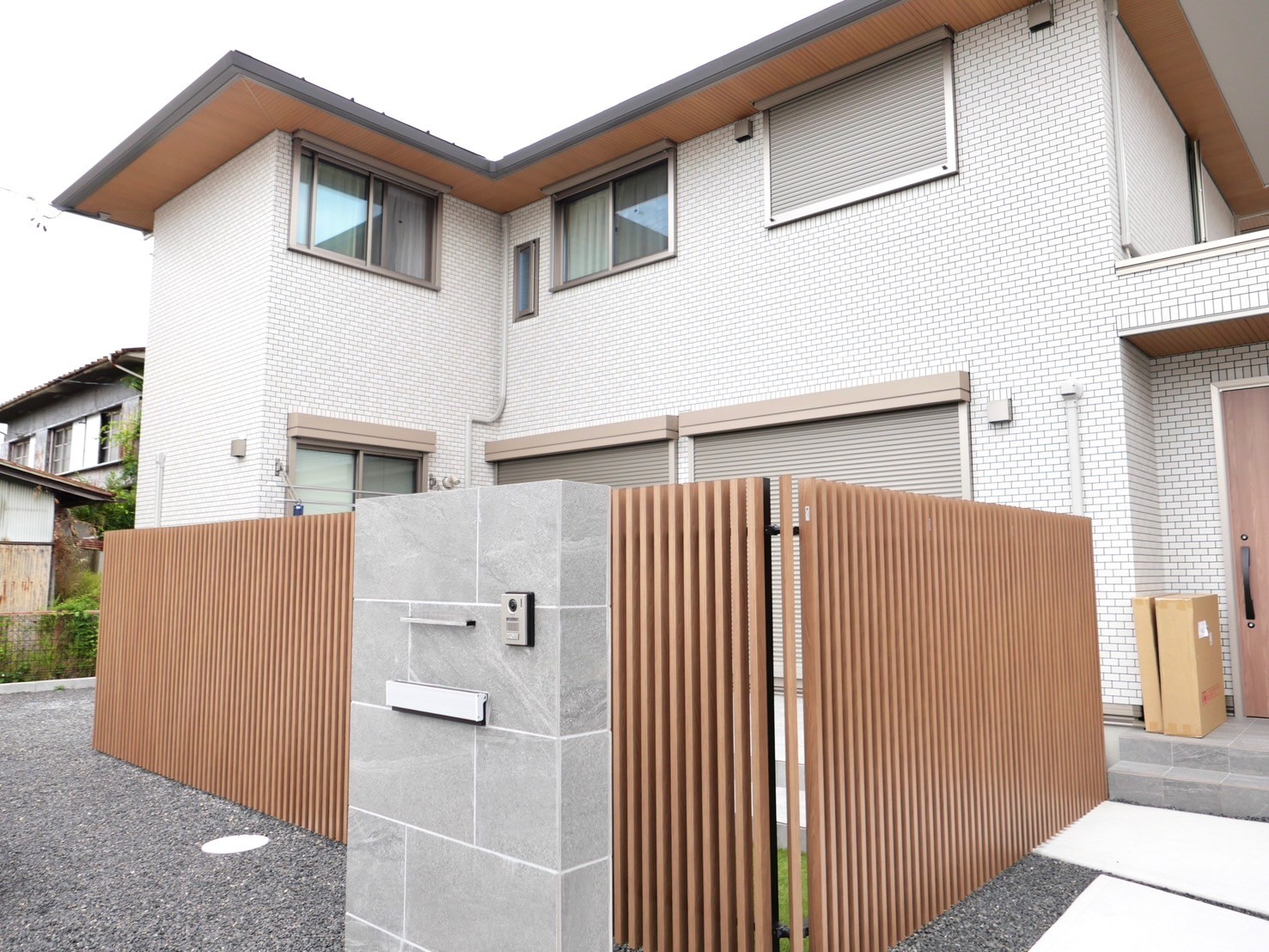 外構は色で変わる！カラー別に見るデザインアイデア集 ブラウン・ベージュ系　エクステリア　おしゃれ　パートナーホーム|パートナーホーム