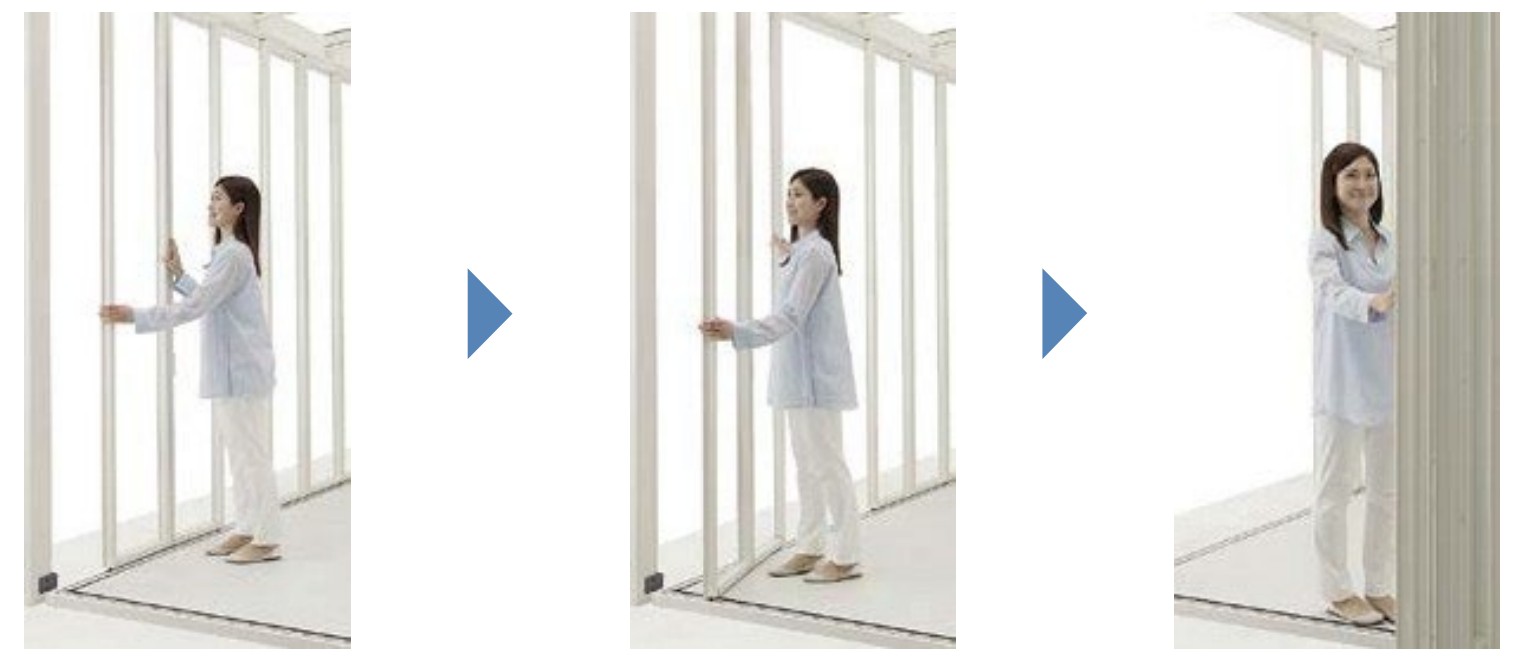 LIXIL　ひさし　軒下　縁側　ガーデンスペース　ガーデンルーム　ワンランク上　モダン　 おしゃれ　エクステリア　愛知・名古屋の外構専門店パートナーホームのエクステリア　製品一覧　ジーマ　まっすぐにしたままコーナー部まで移動させます。 ↓ そのまま引くようにしてコーナー部を通します。 ↓ パネルを収納できます。|パートナーホーム