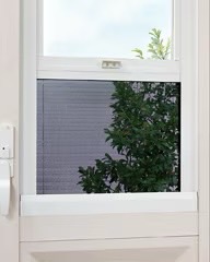 LIXIL　ひさし　軒下　縁側　ガーデンスペース　ガーデンルーム　ワンランク上　モダン　 おしゃれ　エクステリア　愛知・名古屋の外構専門店パートナーホームのエクステリア　製品一覧　暖蘭物語　オプション　換気パネル 上下に窓を開けると網戸が連動して開きます。虫を入れずに風通しだけをよくします。|パートナーホーム