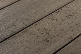 LIXIL　ガーデンスペース　ウッドデッキ　タイルデッキ　モダン　おしゃれ　エクステリア　愛知・名古屋の外構専門店パートナーホームのエクステリア　製品一覧　デッキDS　土汚れは水洗いできれいに。表面のキズはナイロン不織布で簡単に補修できます。|パートナーホーム