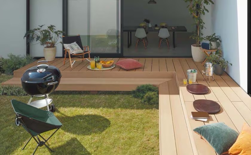 LIXIL　ガーデンスペース　ウッドデッキ　タイルデッキ　モダン　おしゃれ　エクステリア　愛知・名古屋の外構専門店パートナーホームのエクステリア　製品一覧　樹ら楽ステージ　日常の忙しさから身も心もゆったりと解き放たれるスペースとして、あるいは様々な趣味に興じる空間として、誰もが気ままに活用していただけるやさしいステージ。そんな、室内とは異なった自由をデッキがご提案します。|パートナーホーム